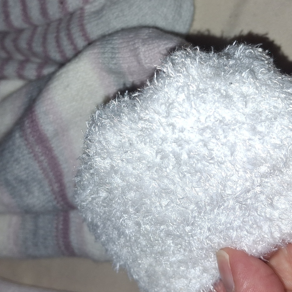 NWOT Lot Of 5 Soft Fuzzy Slipper Socks - Picture 5 of 5